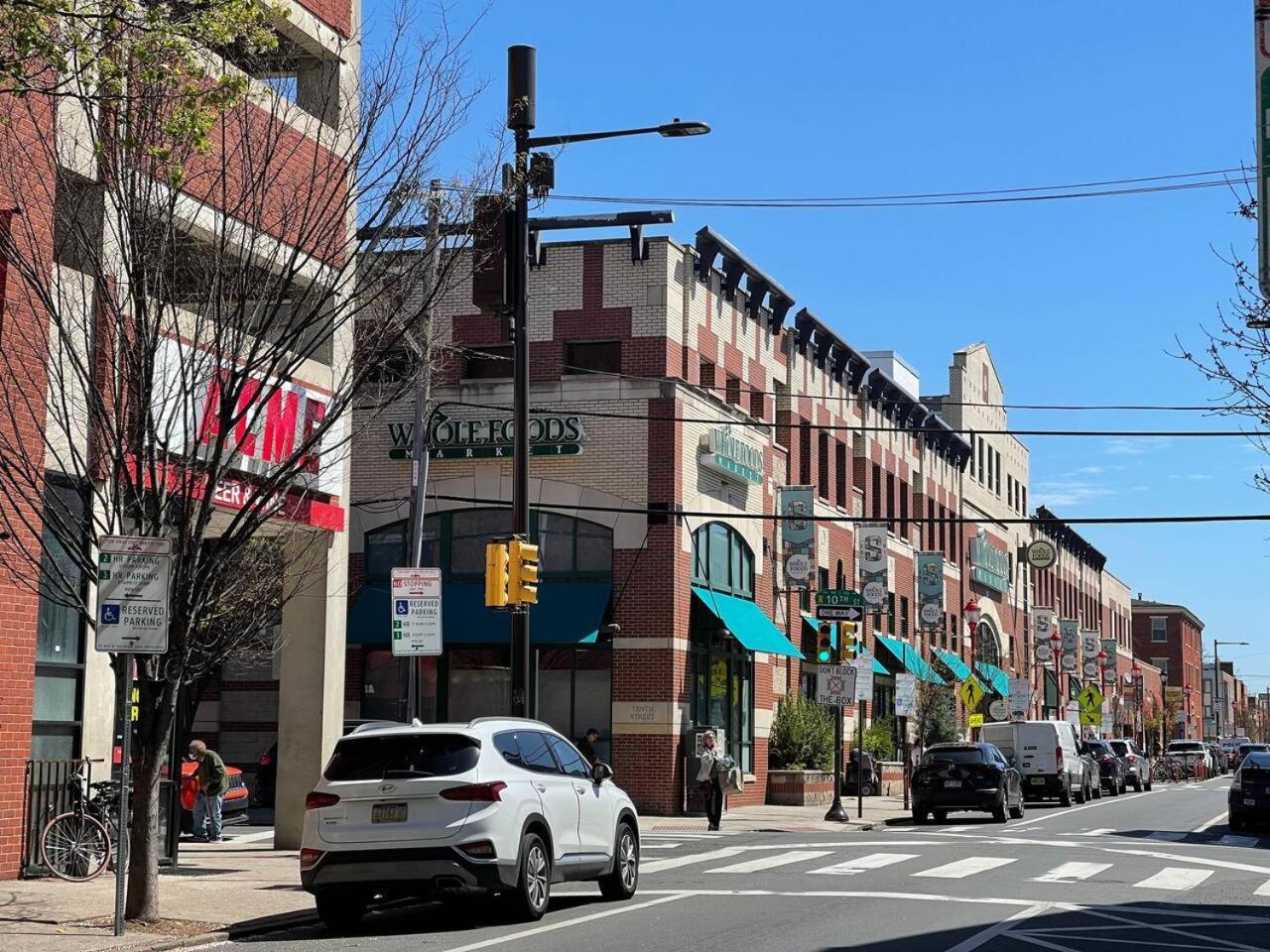 Magic Gardens 1bd In Center * Philadelphia