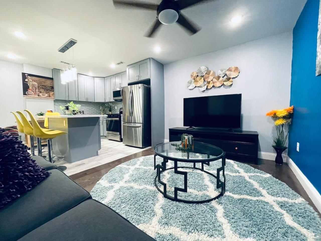 Magic Gardens 1bd In Center Apartment *
