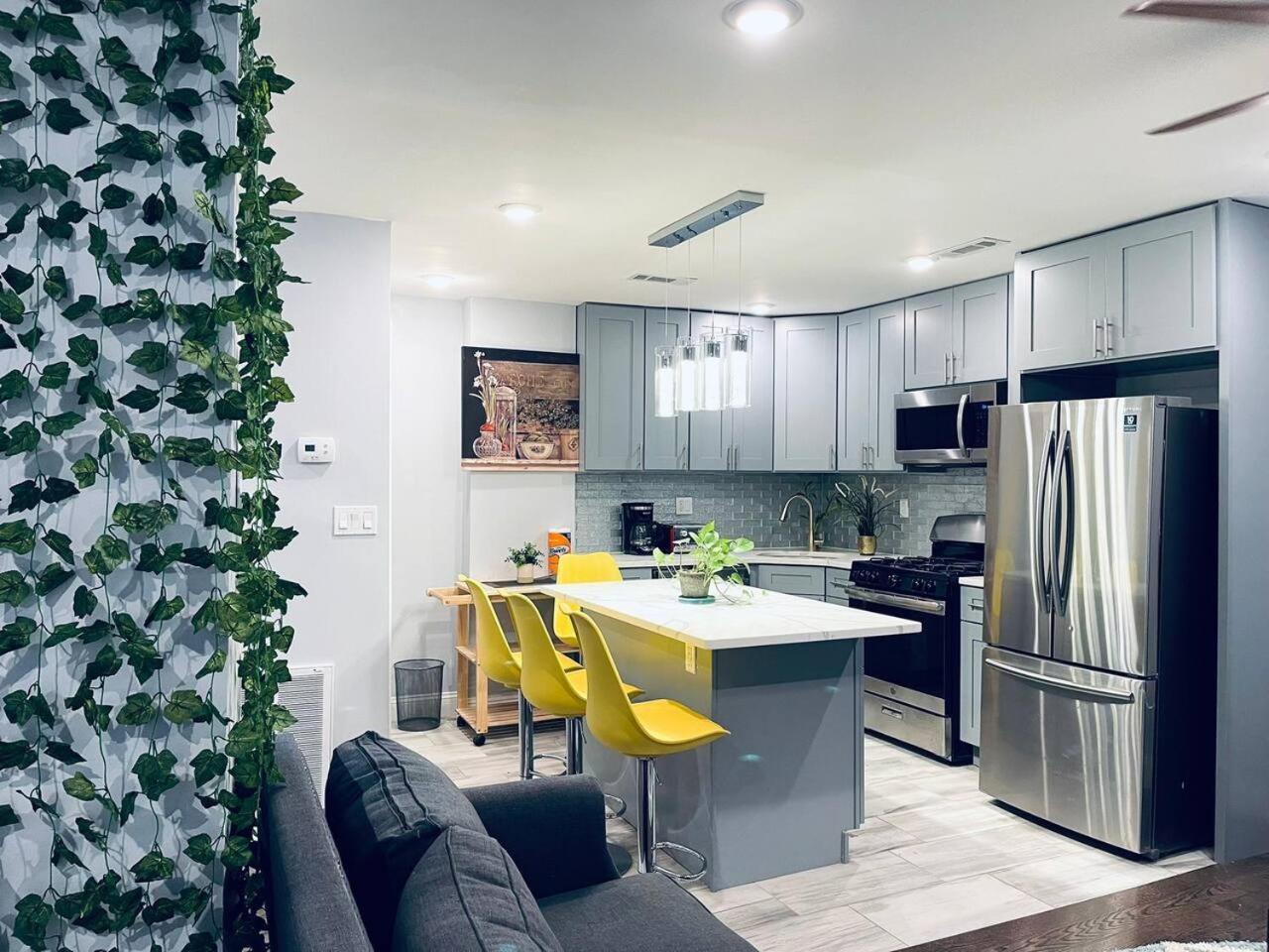 Magic Gardens 1bd In Center *