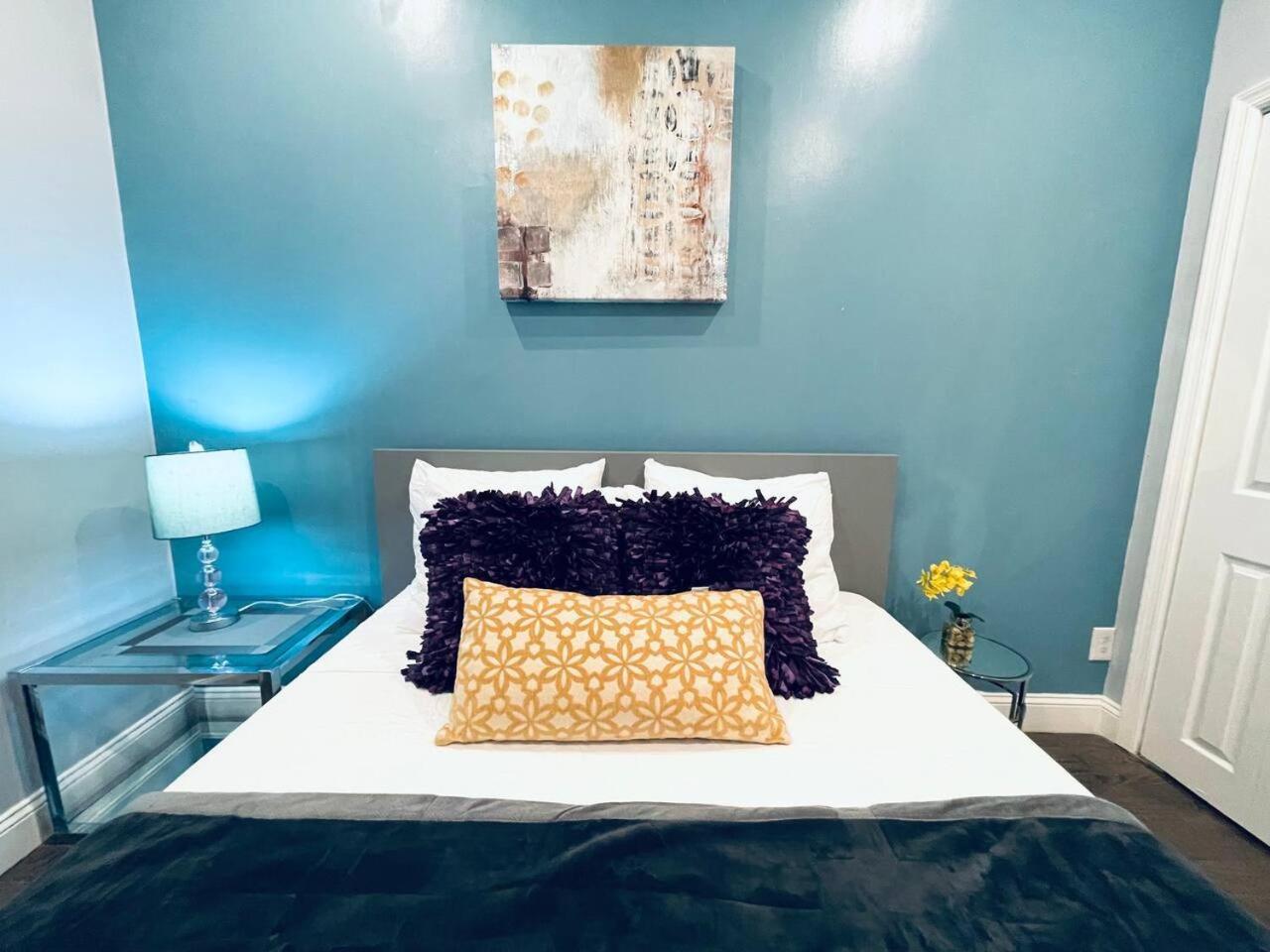 Magic Gardens 1bd In Center Apartment Philadelphia