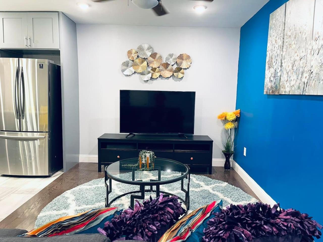Magic Gardens 1bd In Center *