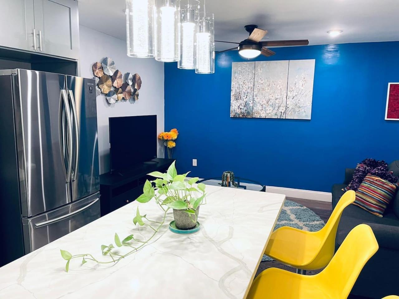 Magic Gardens 1bd In Center * Philadelphia