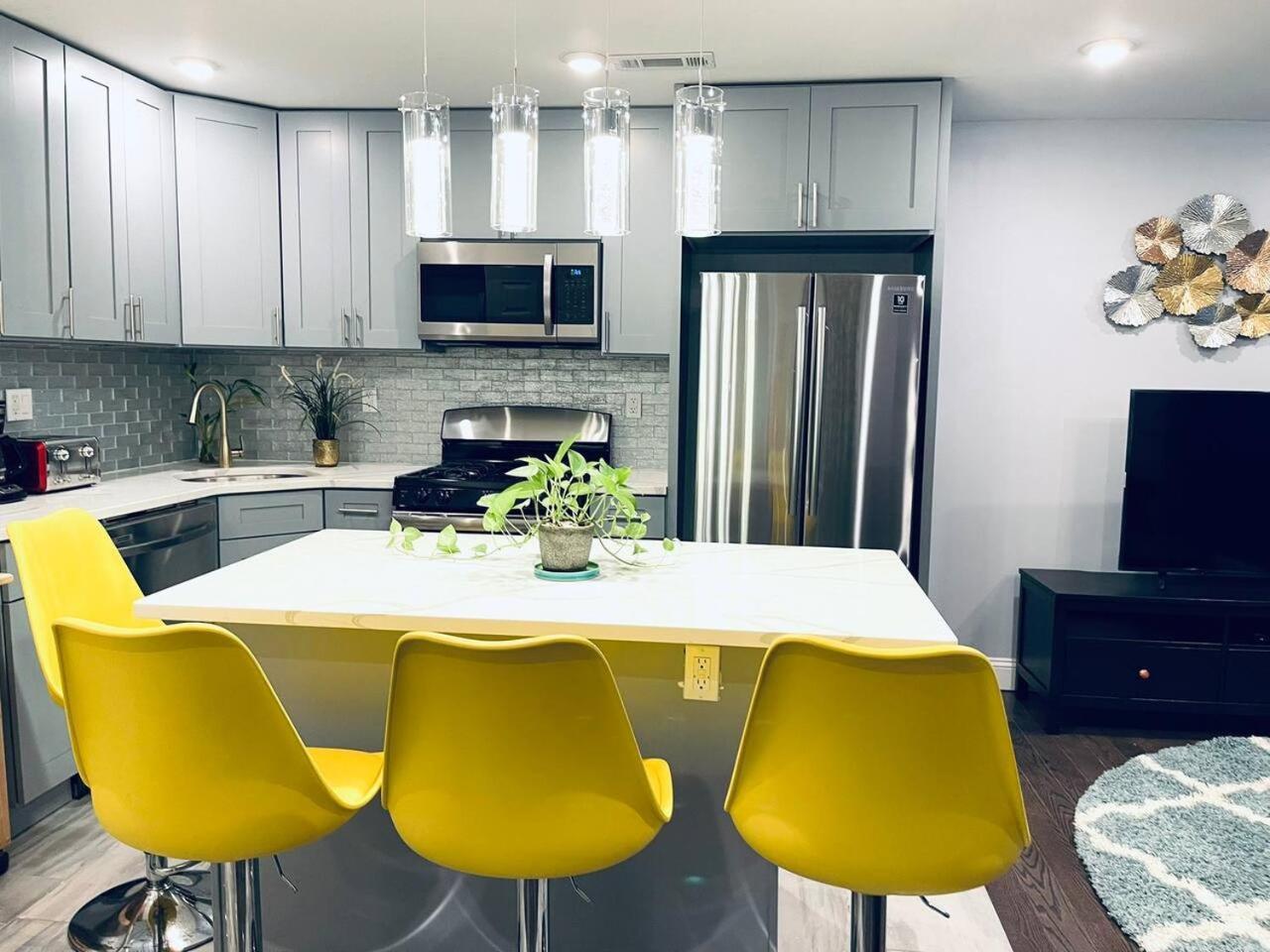 Magic Gardens 1bd In Center * Philadelphia