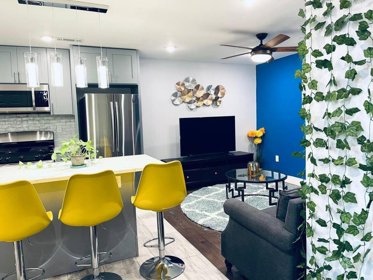 Magic Gardens 1bd In Center